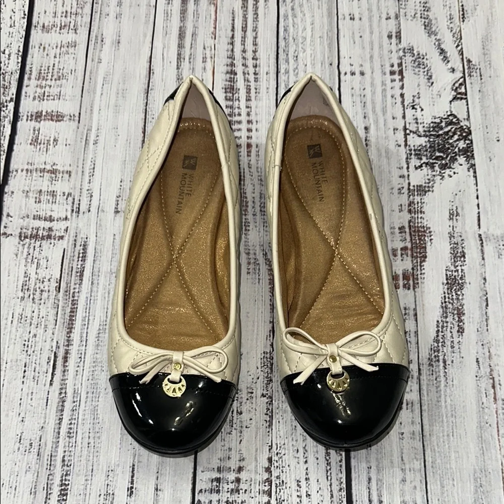 White Mountain Moondance Cream Quilted‎ Shoe Sz. 8